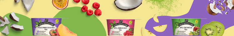 Drei vegane Bio-Superfrucht-Joghurtbecher mit Passionsfrucht, Apfel-Himbeer-Goji und Apfel-Kiwi-Matcha